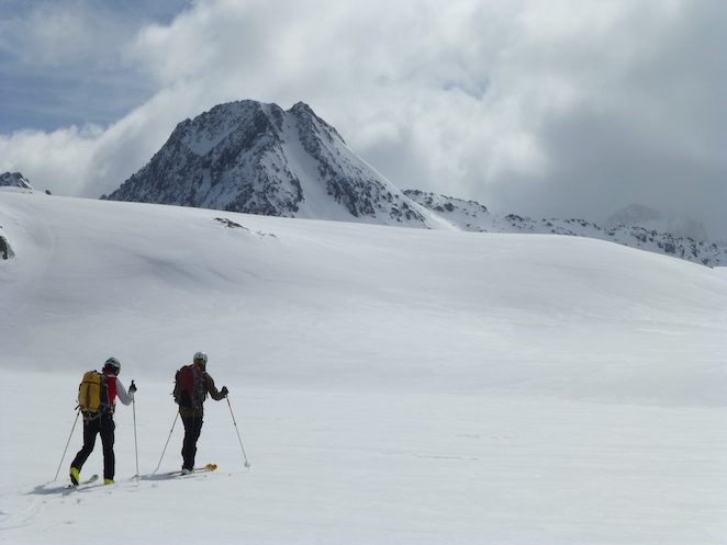 Viajes cañeros: esquí-alpinismo en Pirineos