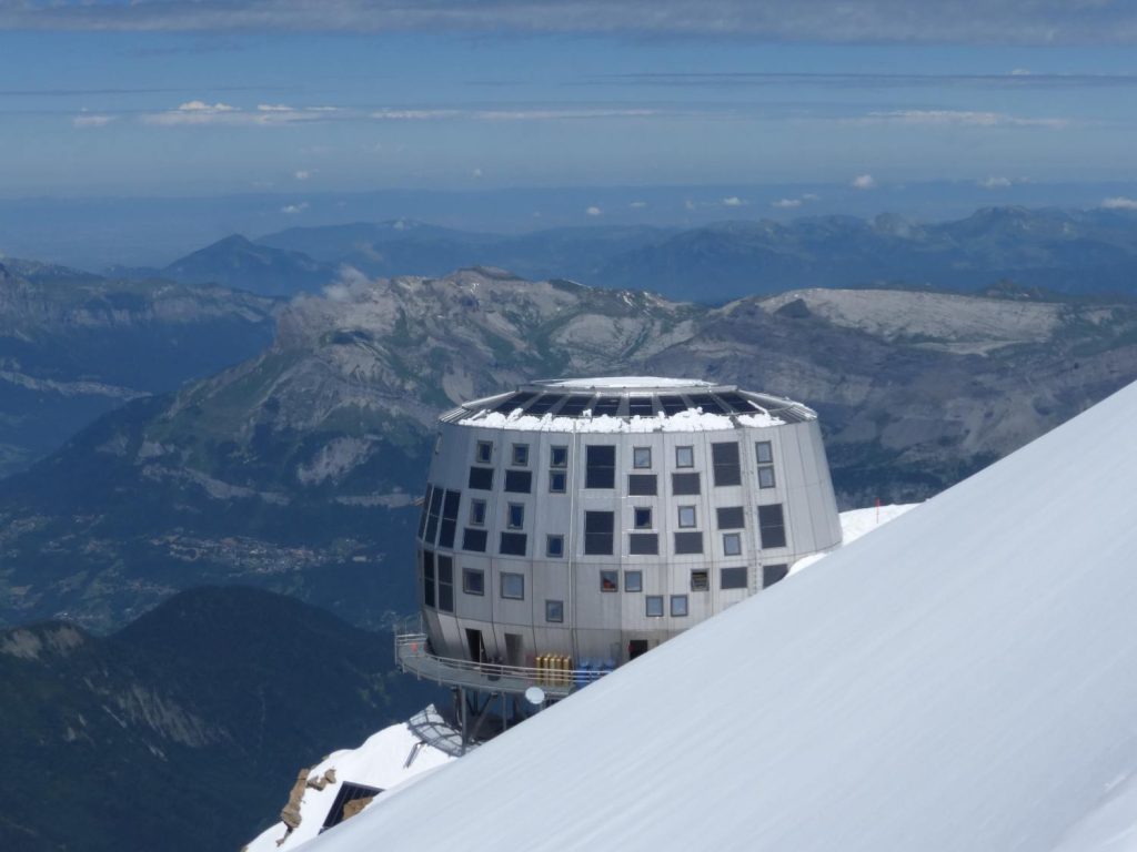 Refuge du Goûter, un refugio de montaña de alta tecnología situado a 3835 metros de altitud.