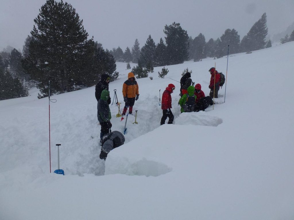 Practicas de nivología en los Pirineos