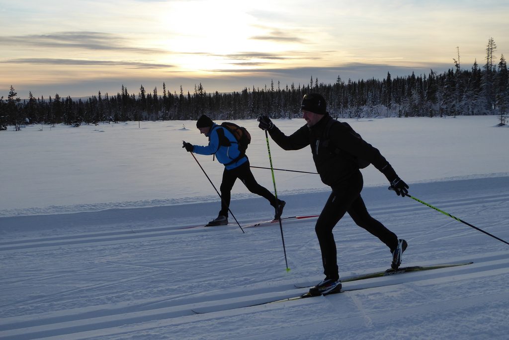 Esquí de fondo en Akaslompolo, Finlandia