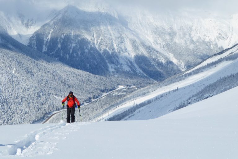  Nieve y montañas, el escenario del esquí de montaña