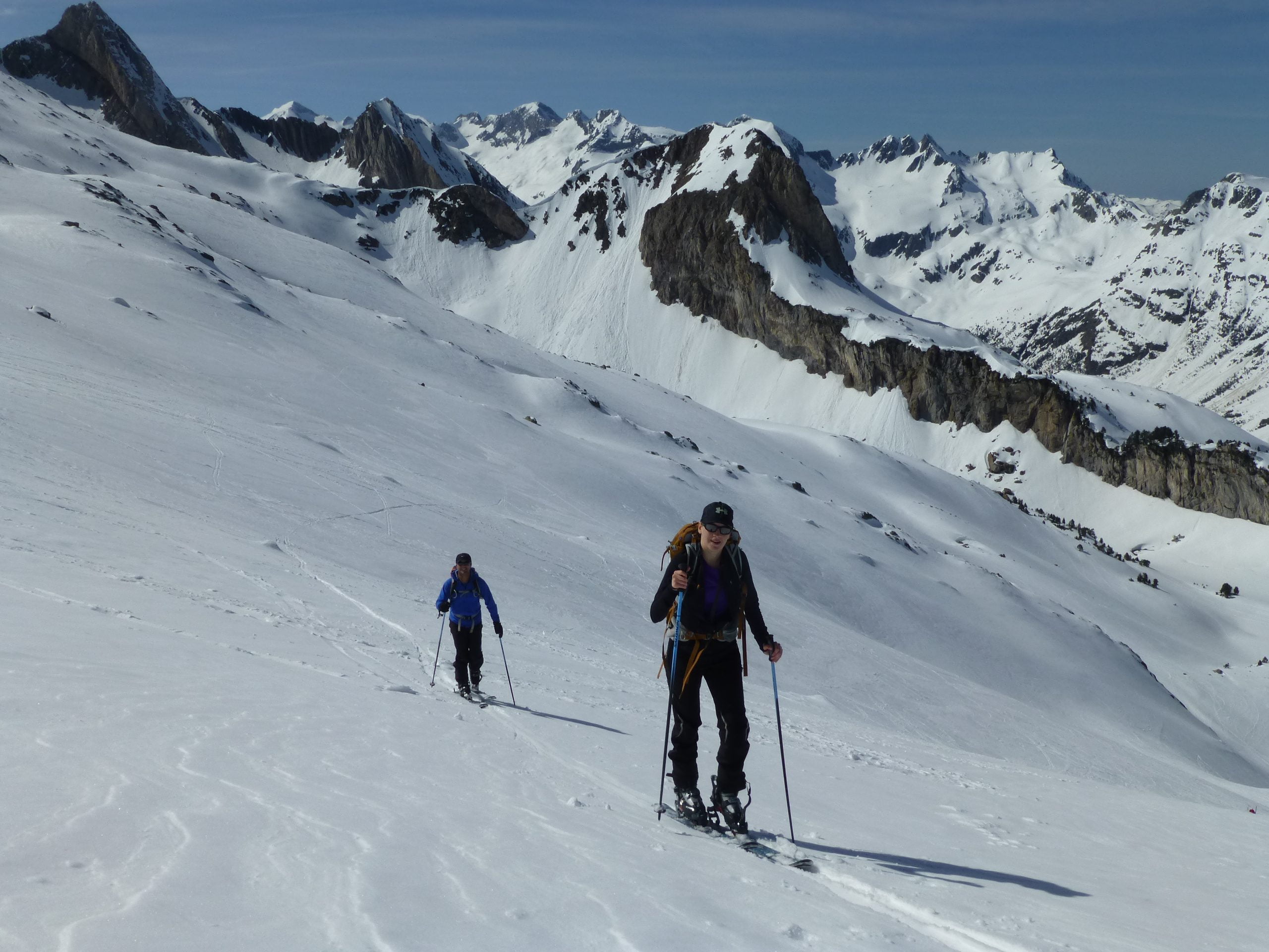 Esquí de montaña. Pico Vallibierna (3056 m). Pirineos.