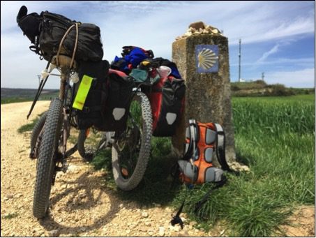 El camino de Santiago en bicicleta. De León a Santiago de Compostela. Camino francés.