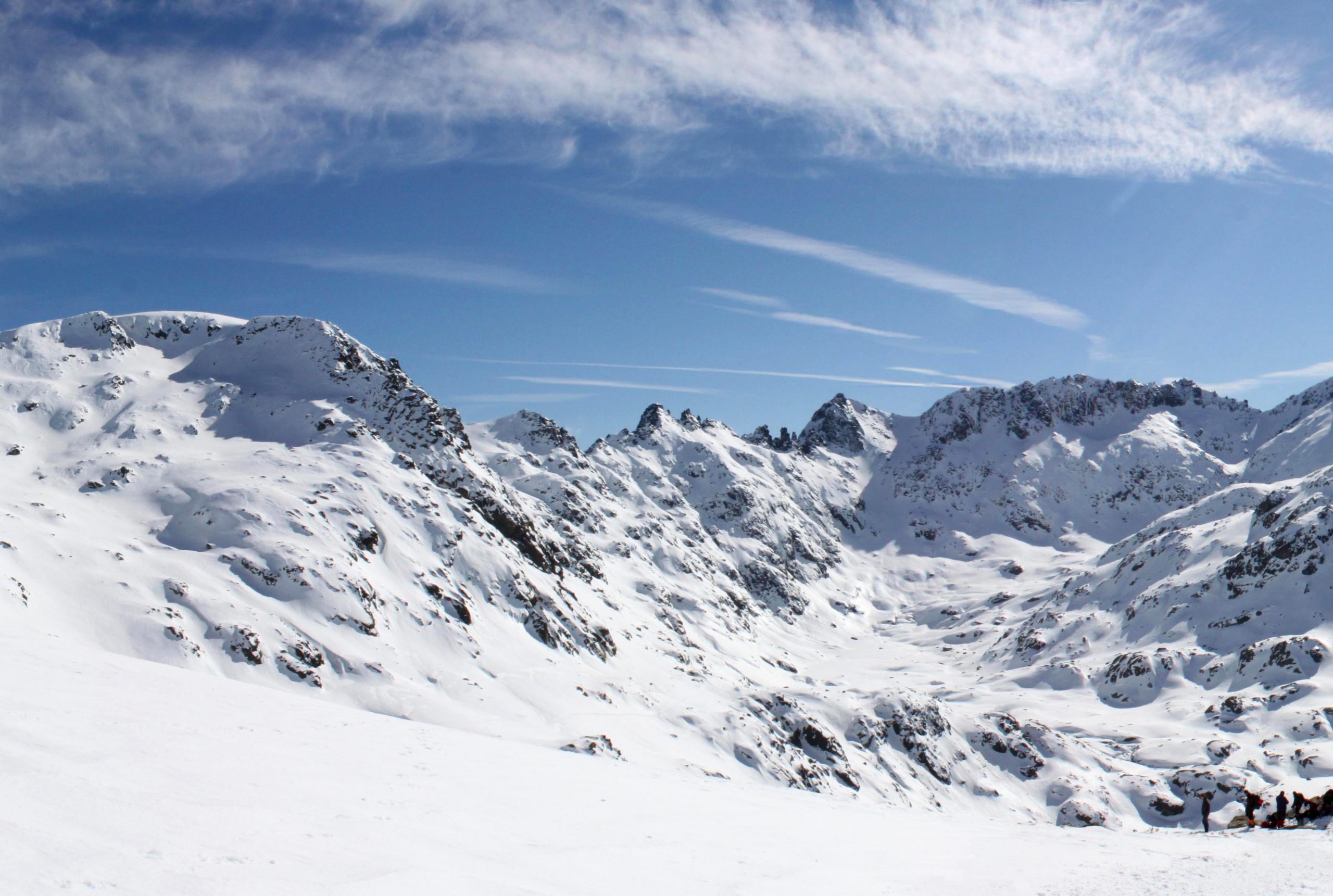 Sierra de Gredos. Senderismo invernal con raquetas de nieve.