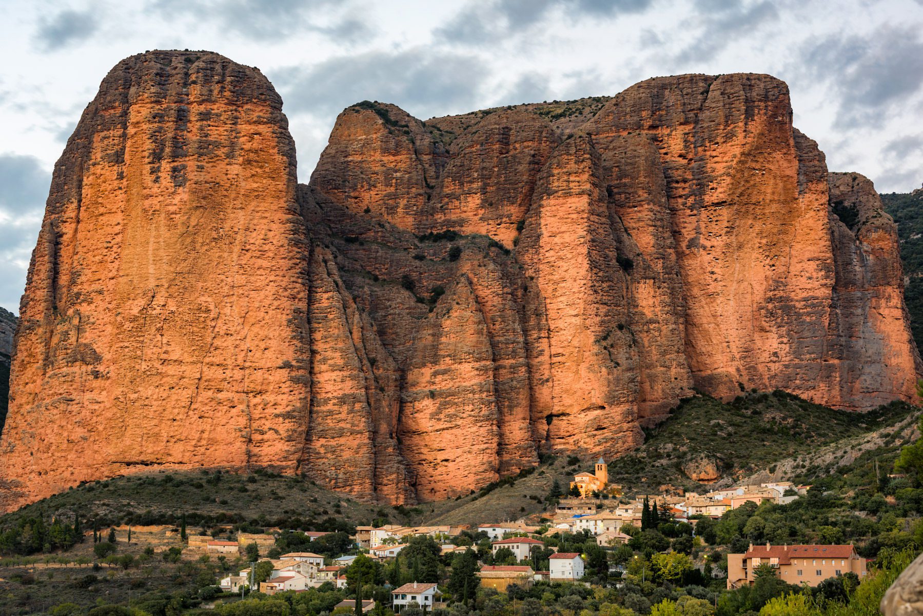 Senderismo en el Parque Natural de la Sierra de Guara y Prepirineo de Huesca. Alquezar, Rodellar y los Mallos de Riglos.