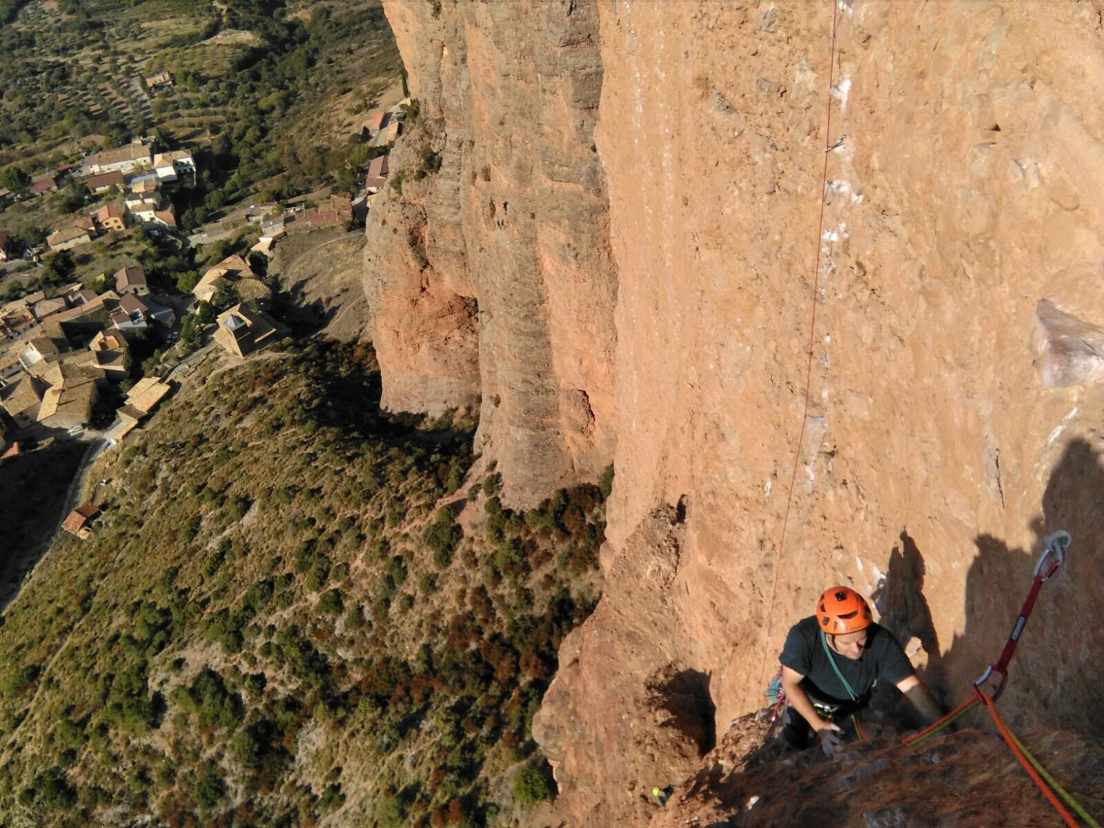 Escaladas en Riglos. Mosquitos a la Visera y Normal al Puro.