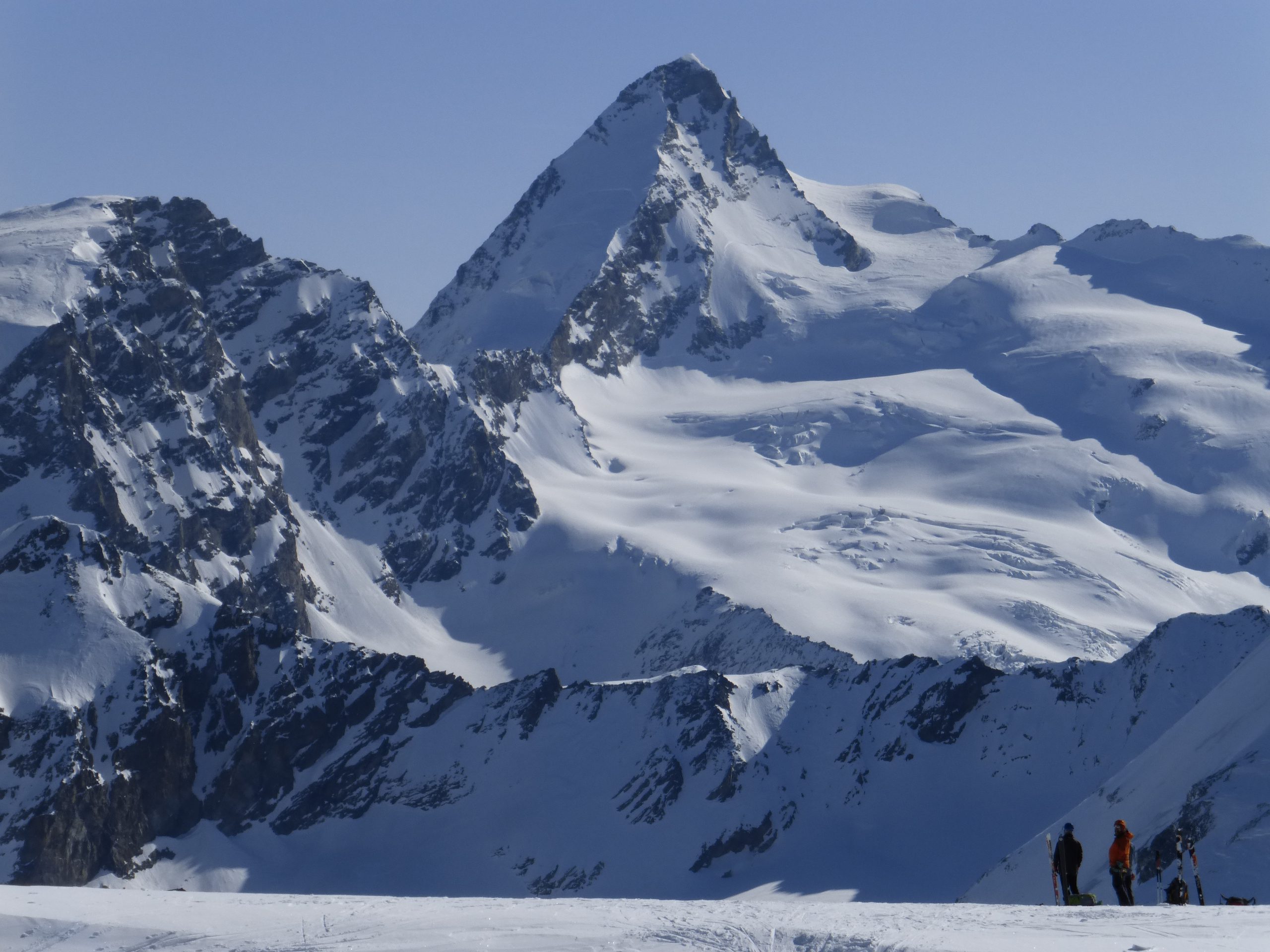 Alpinismo y escalada placer en Italia. Dent d´Hérens (4148 m)