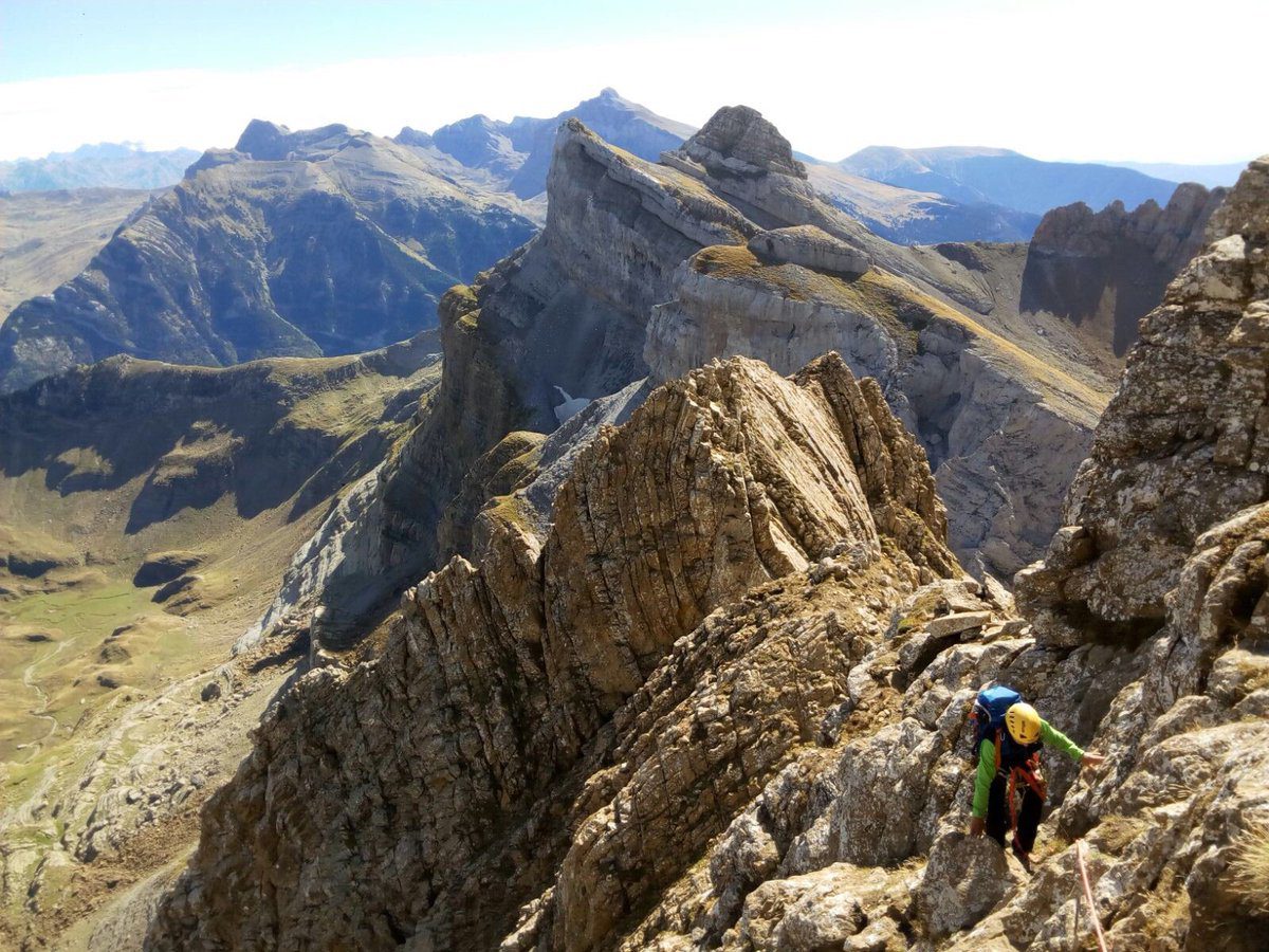 Crestas del Pirineo. Arista de los Murciélagos (Aspe) y Agullas de la Balellaza (Bisaurín)