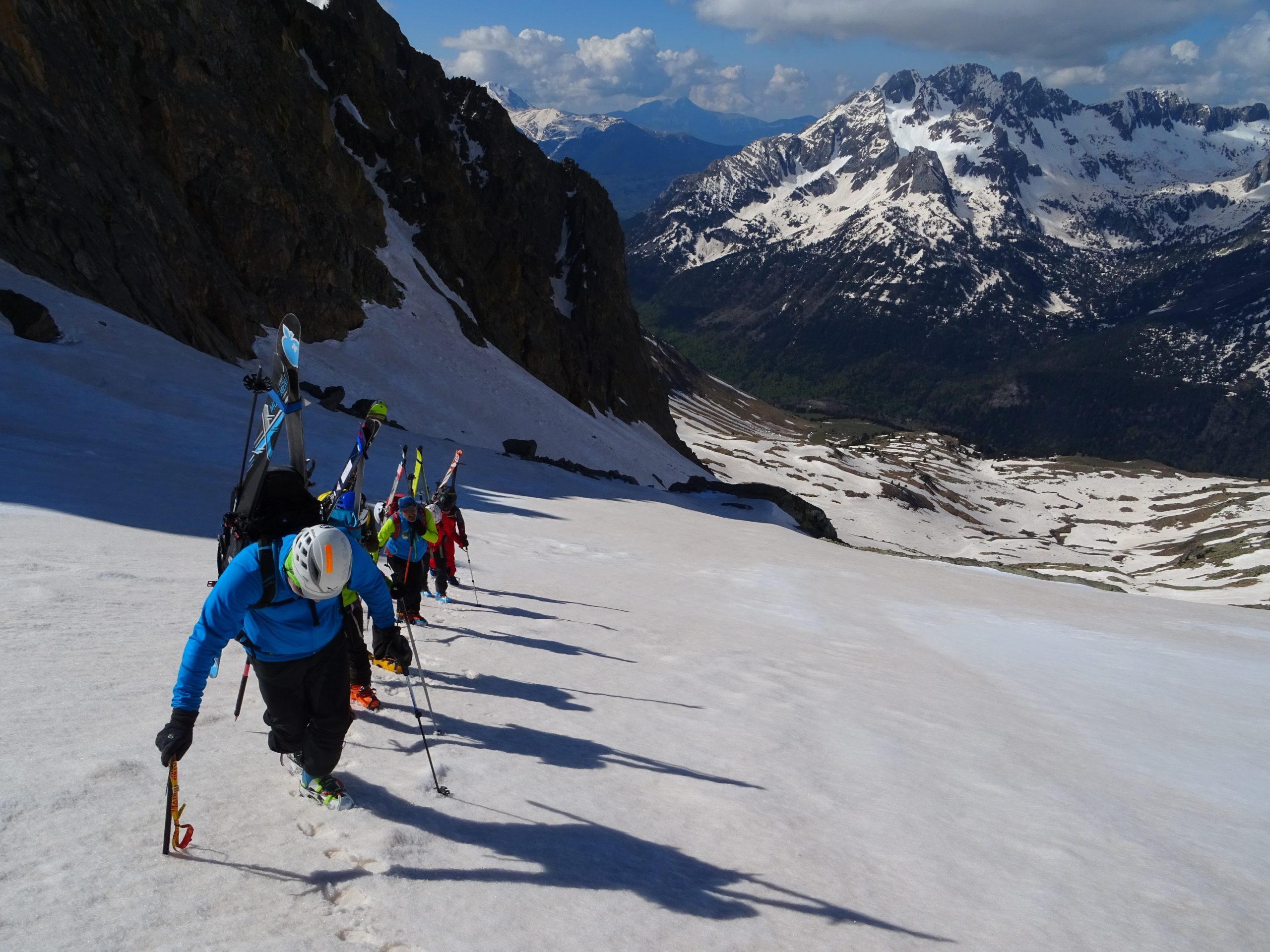 Aneto, Posets y Perdiguero. Alta ruta con esquís de montaña.