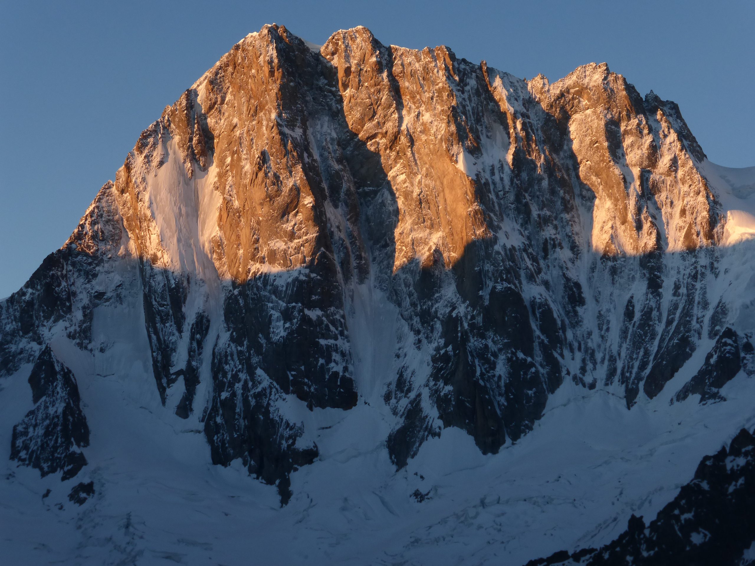 Integral de la Arista de Rochefort a las Grandes Jorasses. Semana de alpinismo