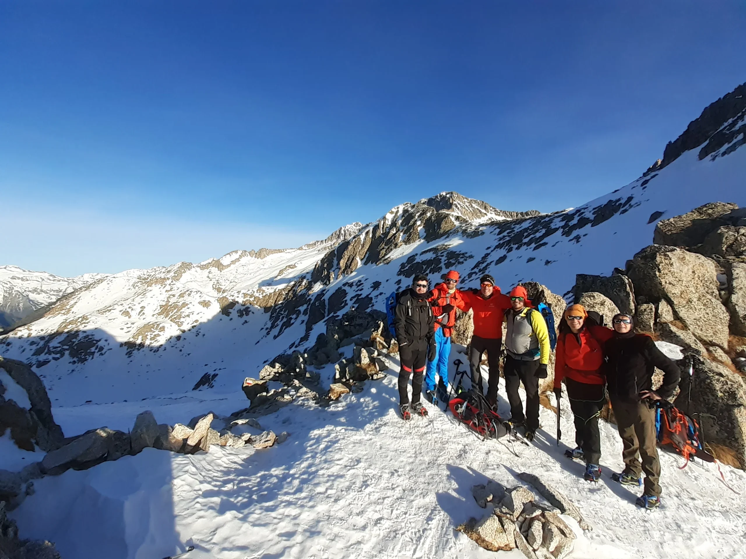 Alta Ruta del Aneto con raquetas y ascensión pico Vallibierna