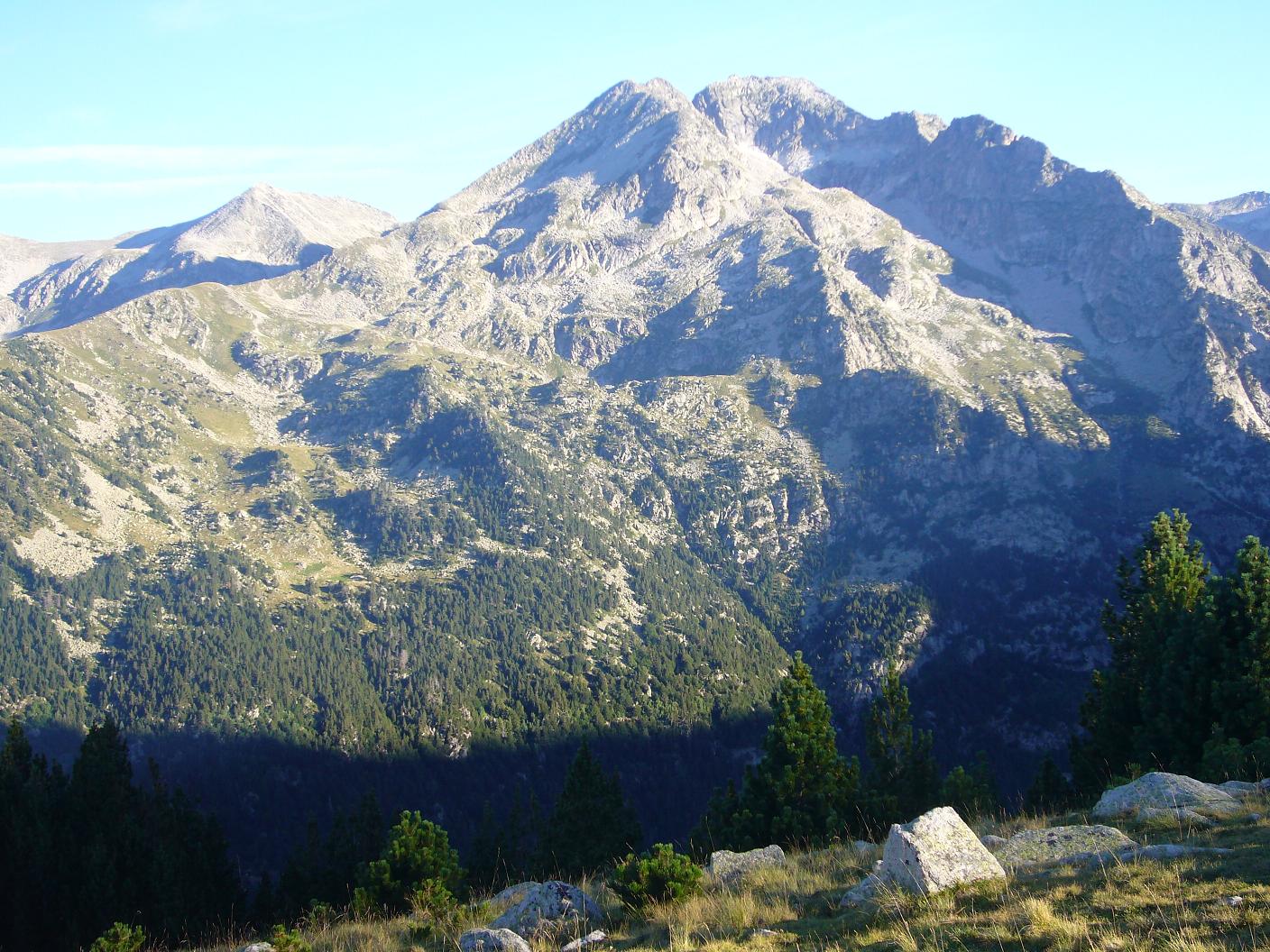 Escaladas y aristas pirenaicas. Cresta de los Besiberris