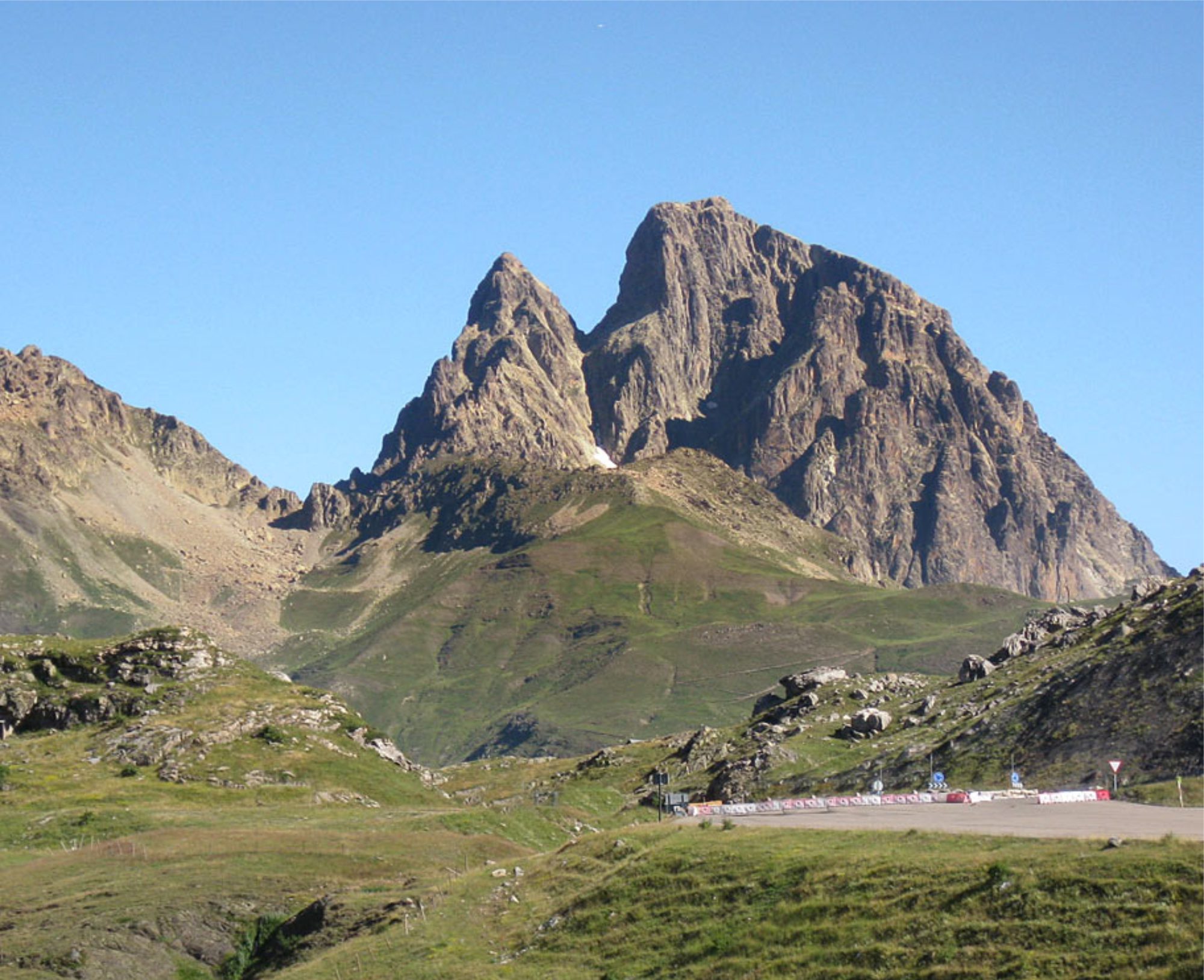 Travesía de las Cuatro Puntas. Midi d´Ossau (2.884 m)