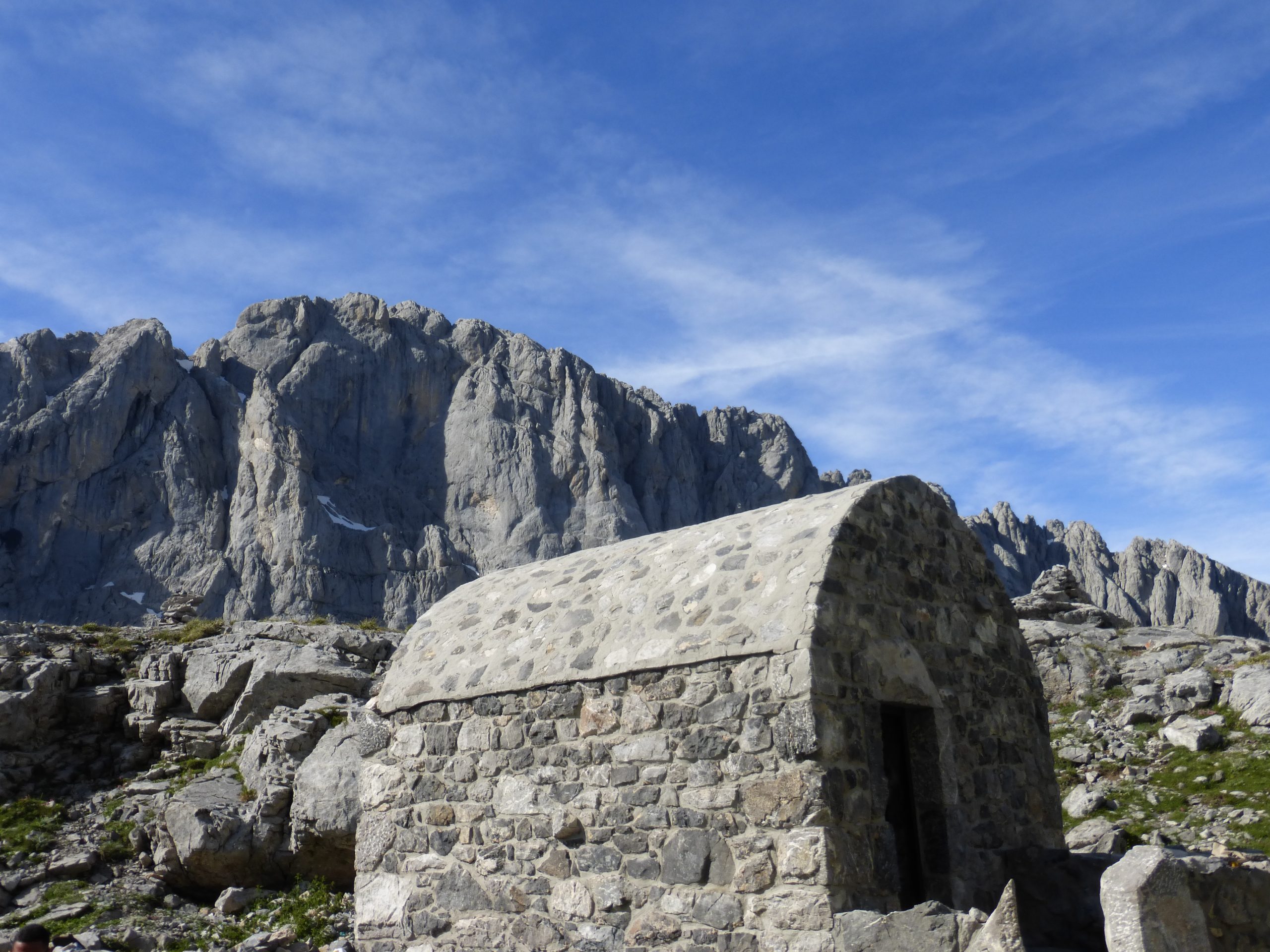 Vivac en Vegahuerta. Vuelta a Peña Santa. Picos de Europa