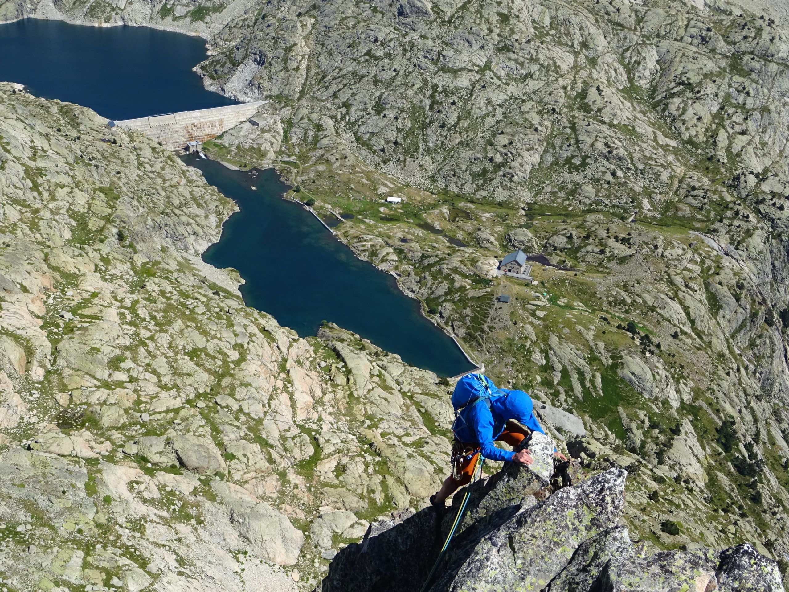 Escalada en el Valle del Tena. Muro de la Cascada y  Aguja de Bachimaña