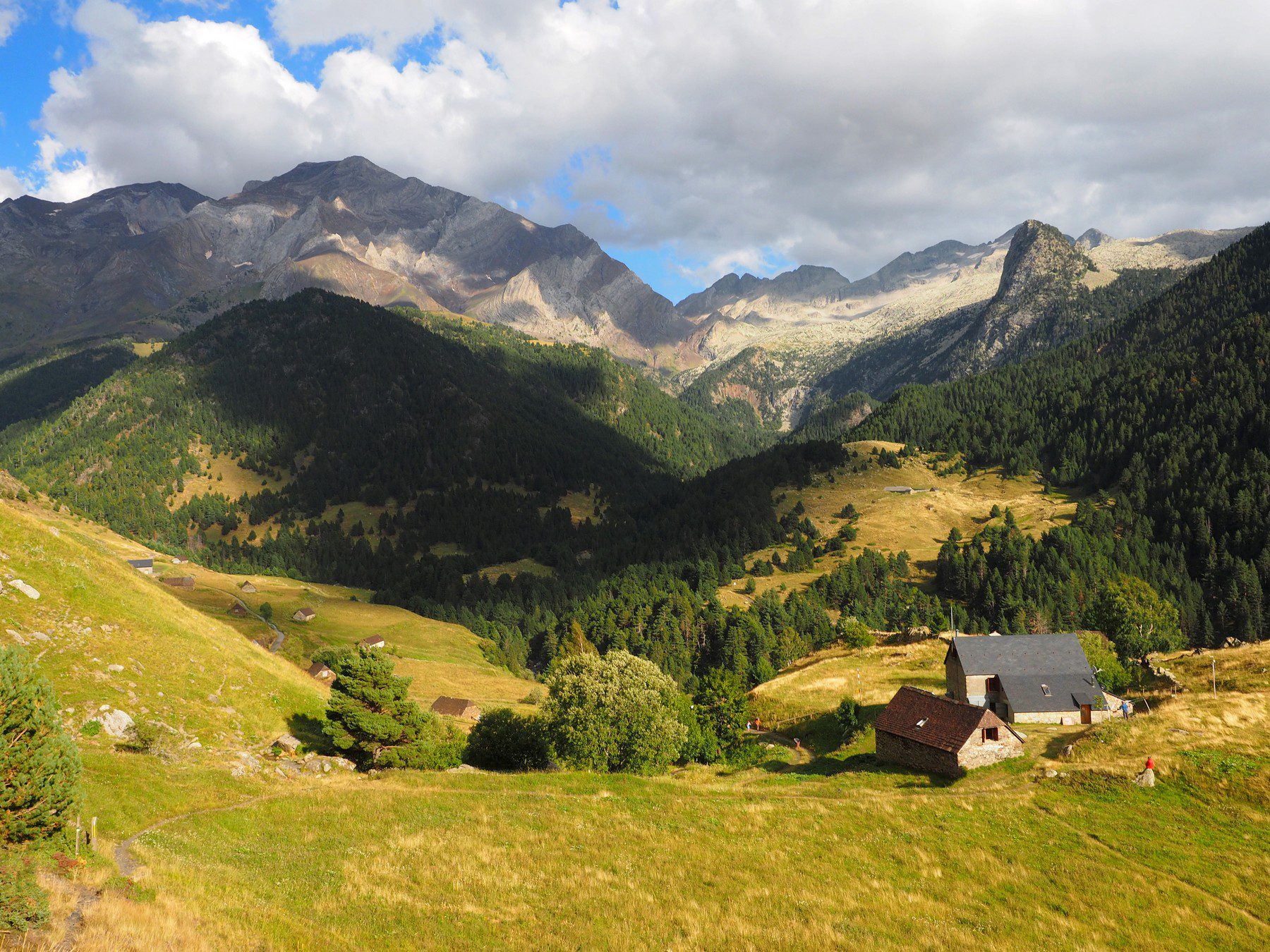 Trekking de los Tres Refugios. Circular al Posets. Pirineo Aragonés.