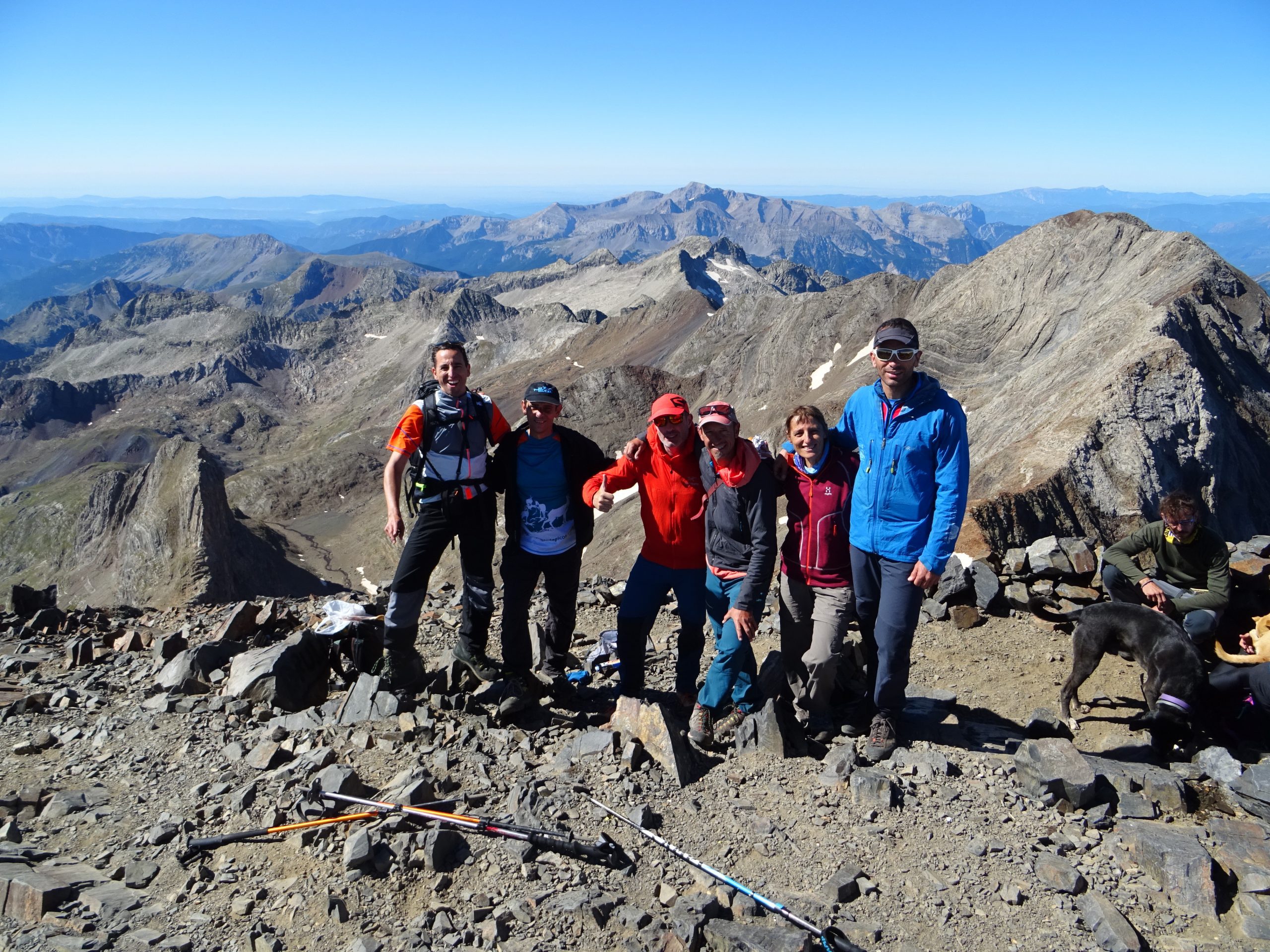 Ascenso al Posets. Trekking de los Tres Refugios. Pirineo Aragonés