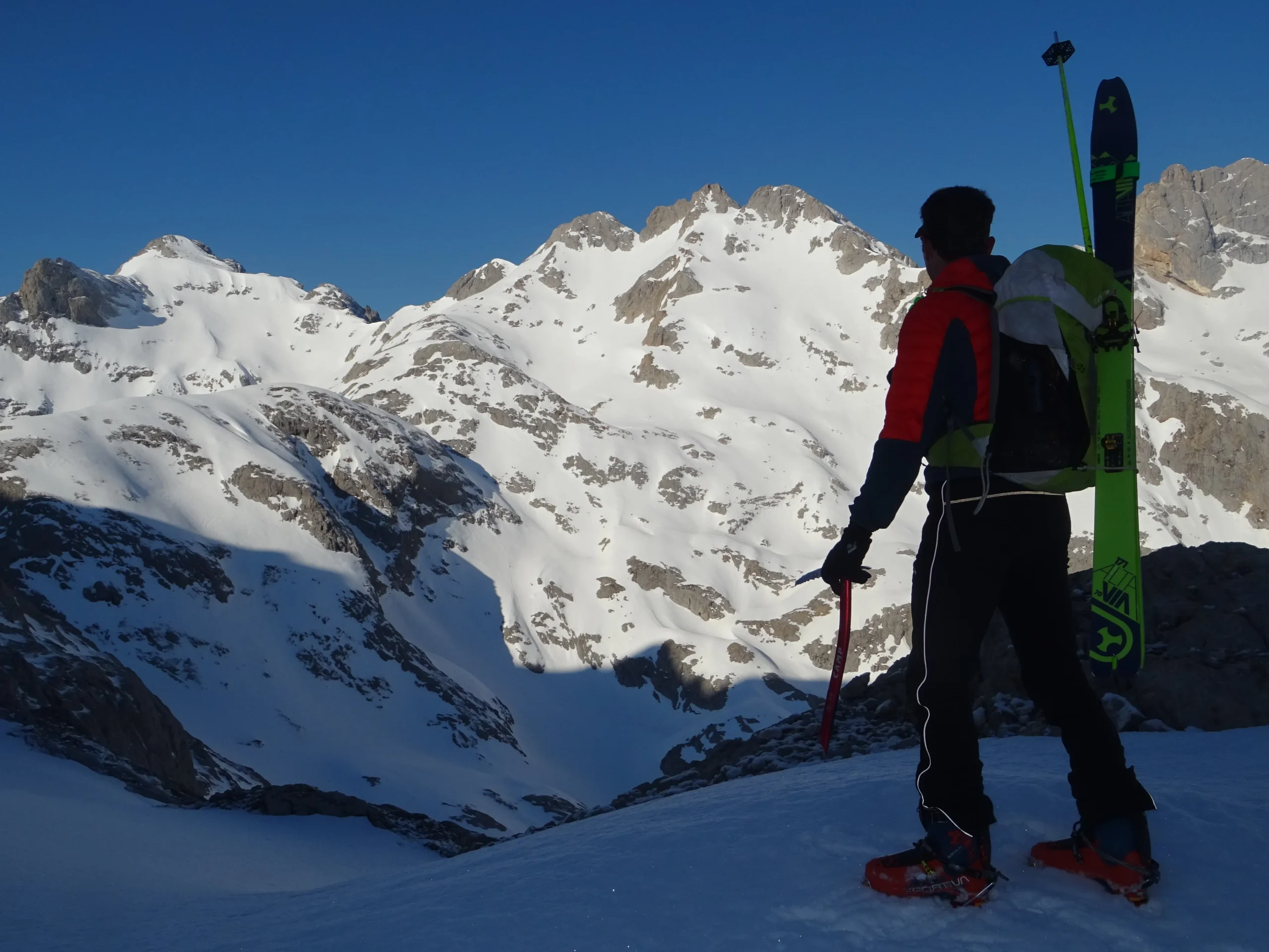 Esquí de montaña en el Macizo Oriental de los Picos de Europa