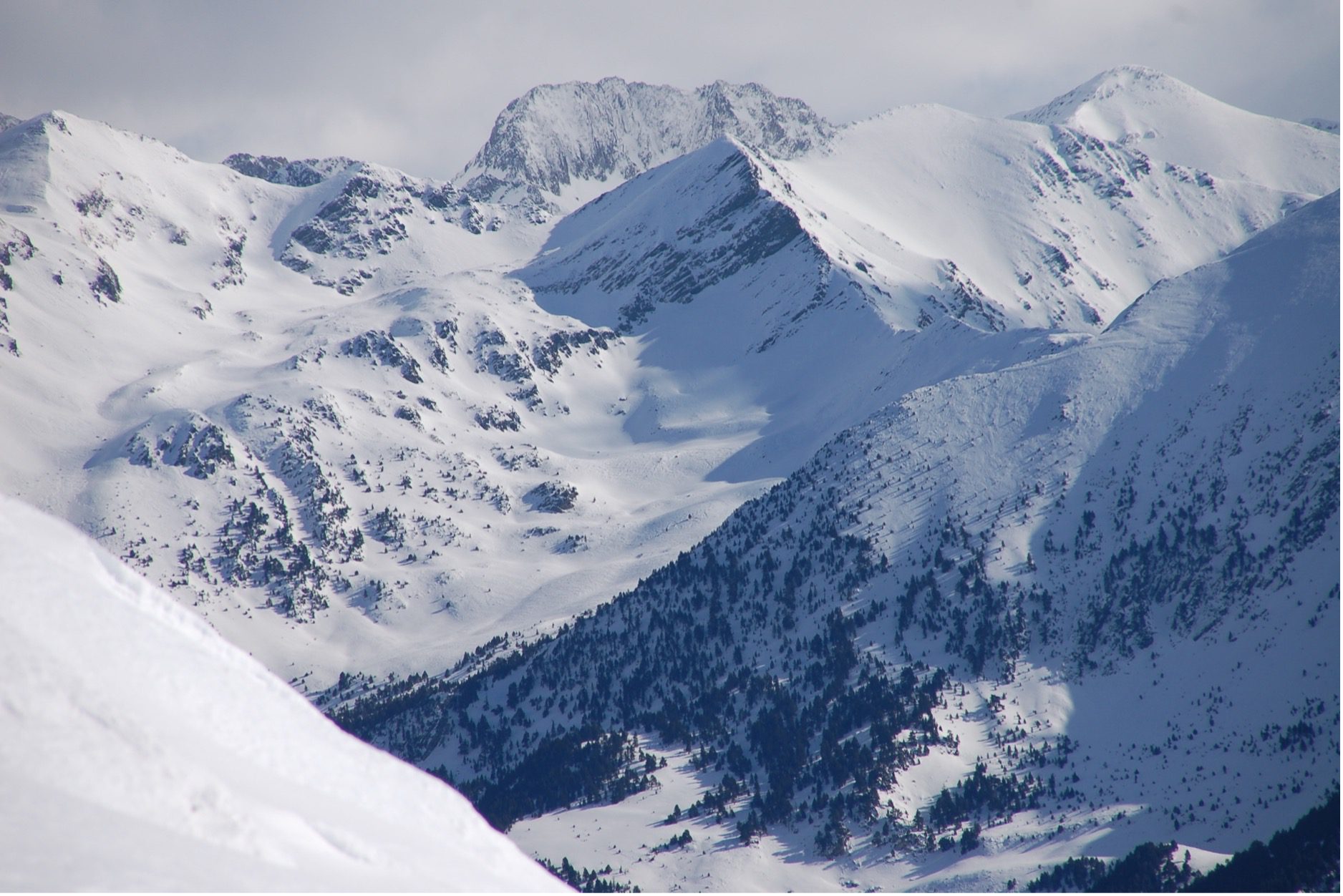 Esquí de montaña en el Pirineo Francés. Valle de Saint Lary