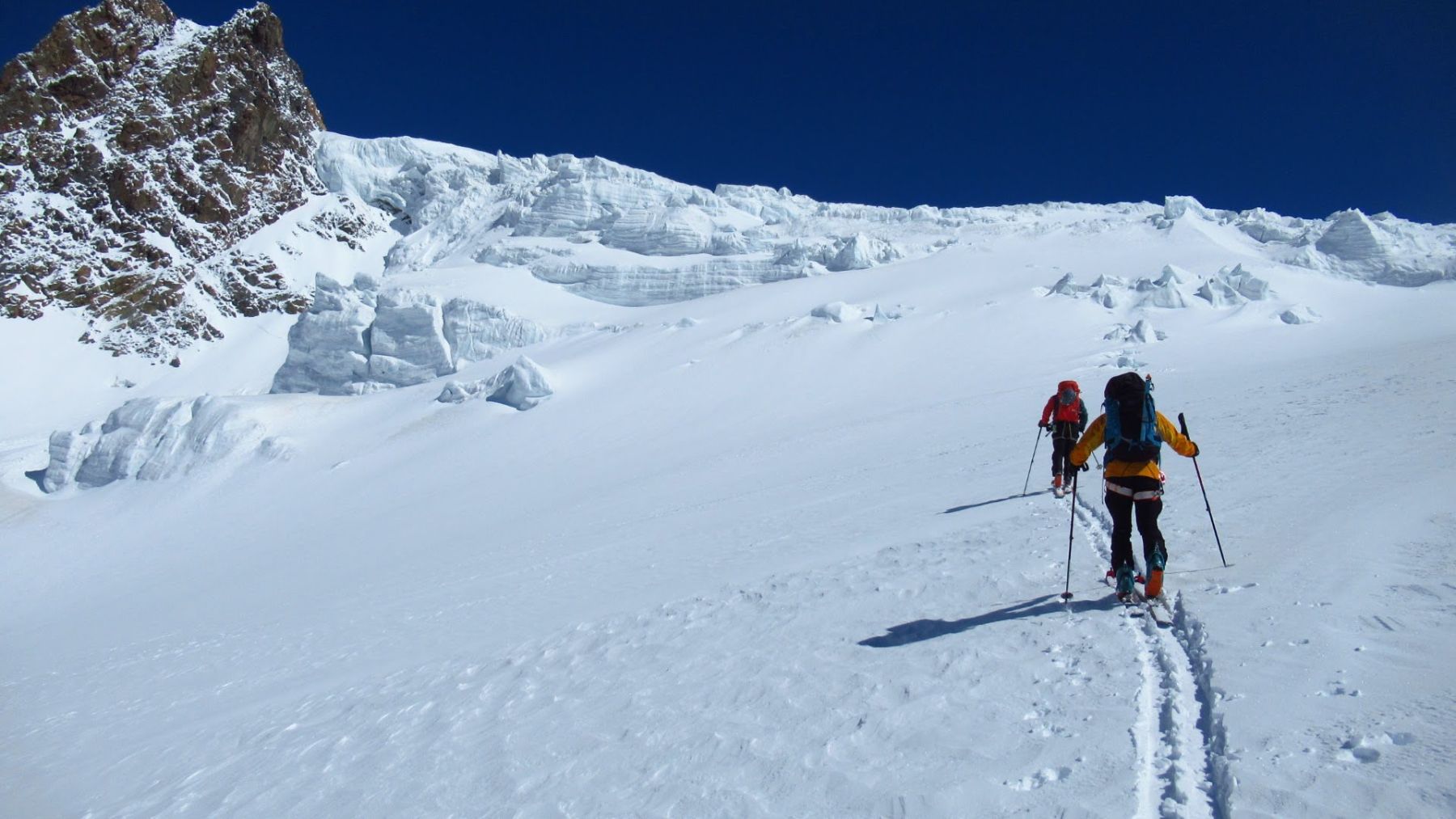Alta Ruta del Piz Bernina, Alpes. Esquí de montaña