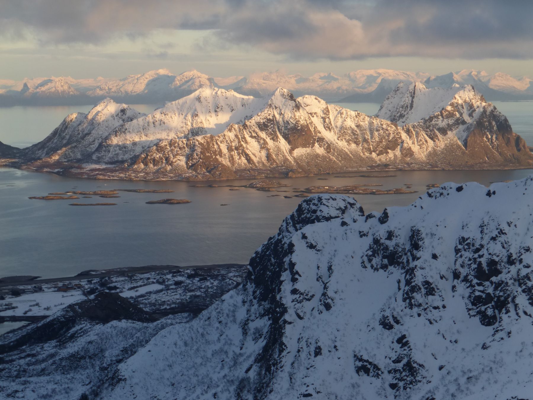 Auroras Boreales y Excursiones con Raquetas. Islas Lofoten, Noruega