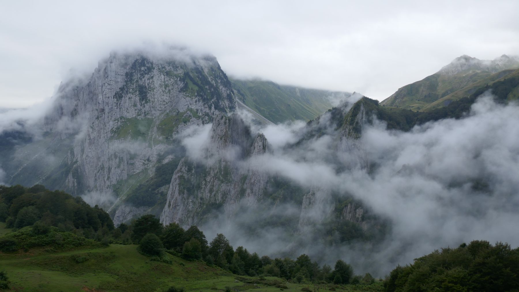 Ruta de las Golondrinas. Trekking por el Pirineo Occidental.