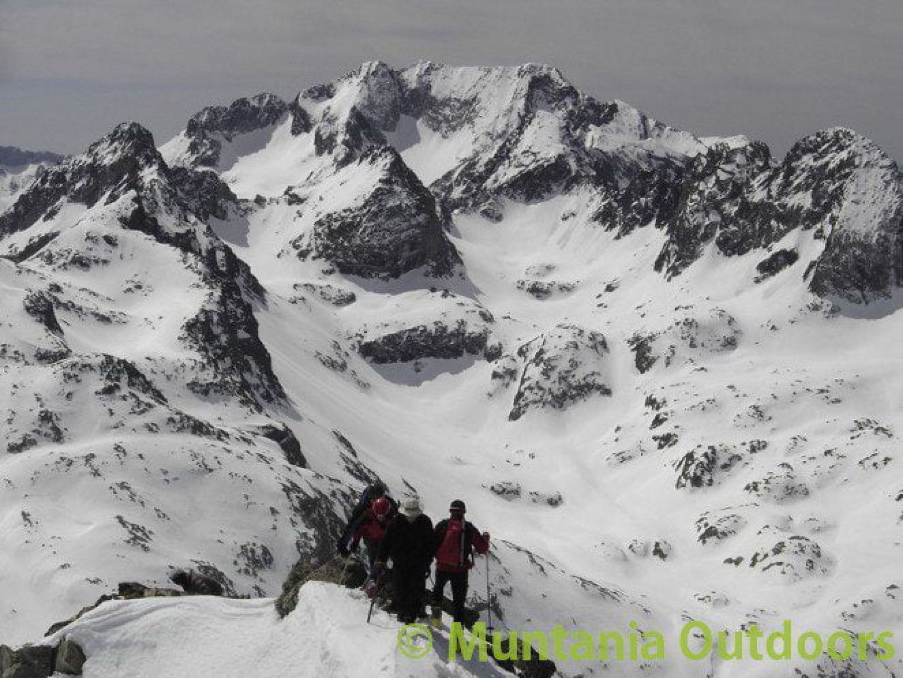 Alpinismo en Pirineos: roca, nieve y hielo para aprender y disfrutar
