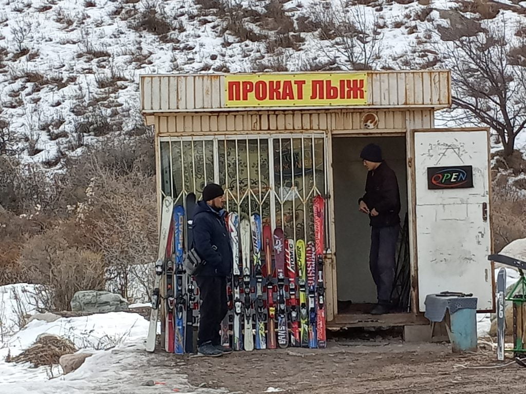 Skimo Kirguistán alquiler esquís